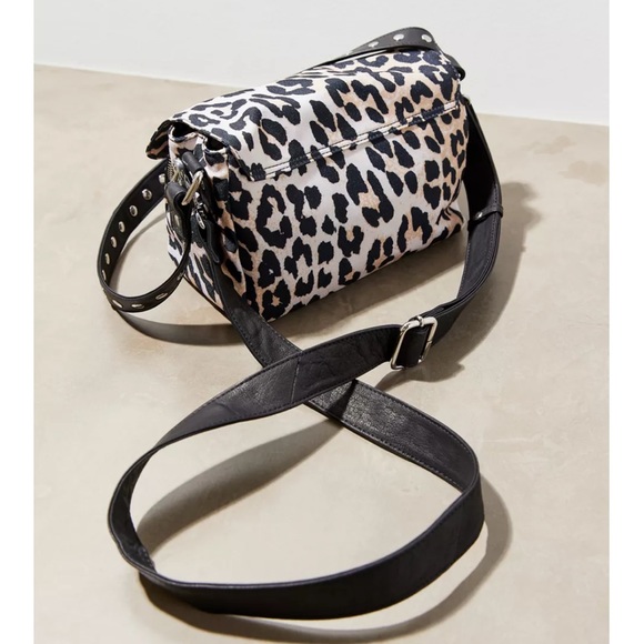 Nunoo Hilma Recycled Canvas Shoulder Bag - Picture 3 of 7